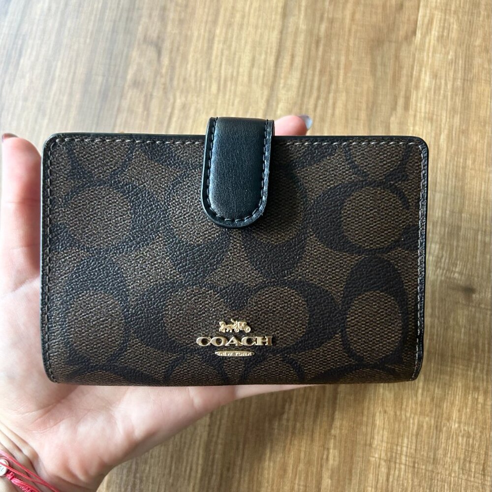 Medium Corner Zip Coach Wallet - image 3